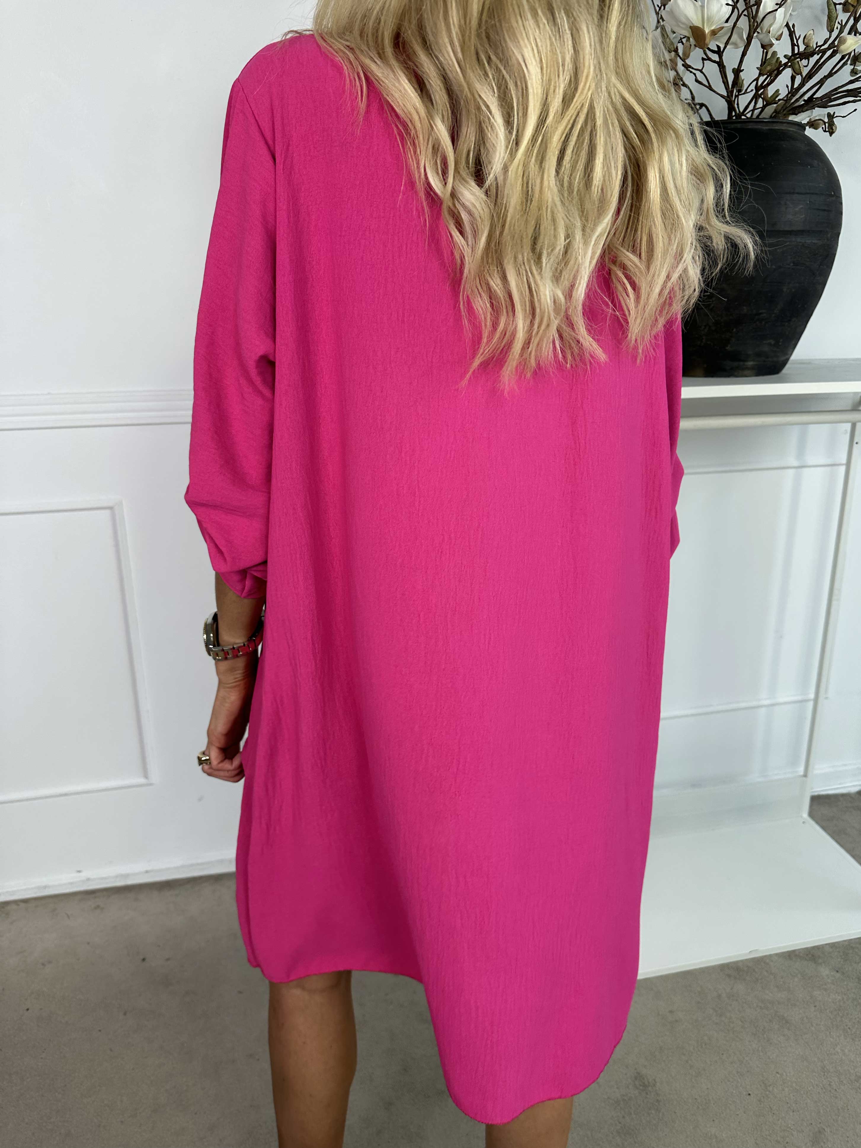 Lily - Tunikaklänning i viskos med V-ringning och paljetter